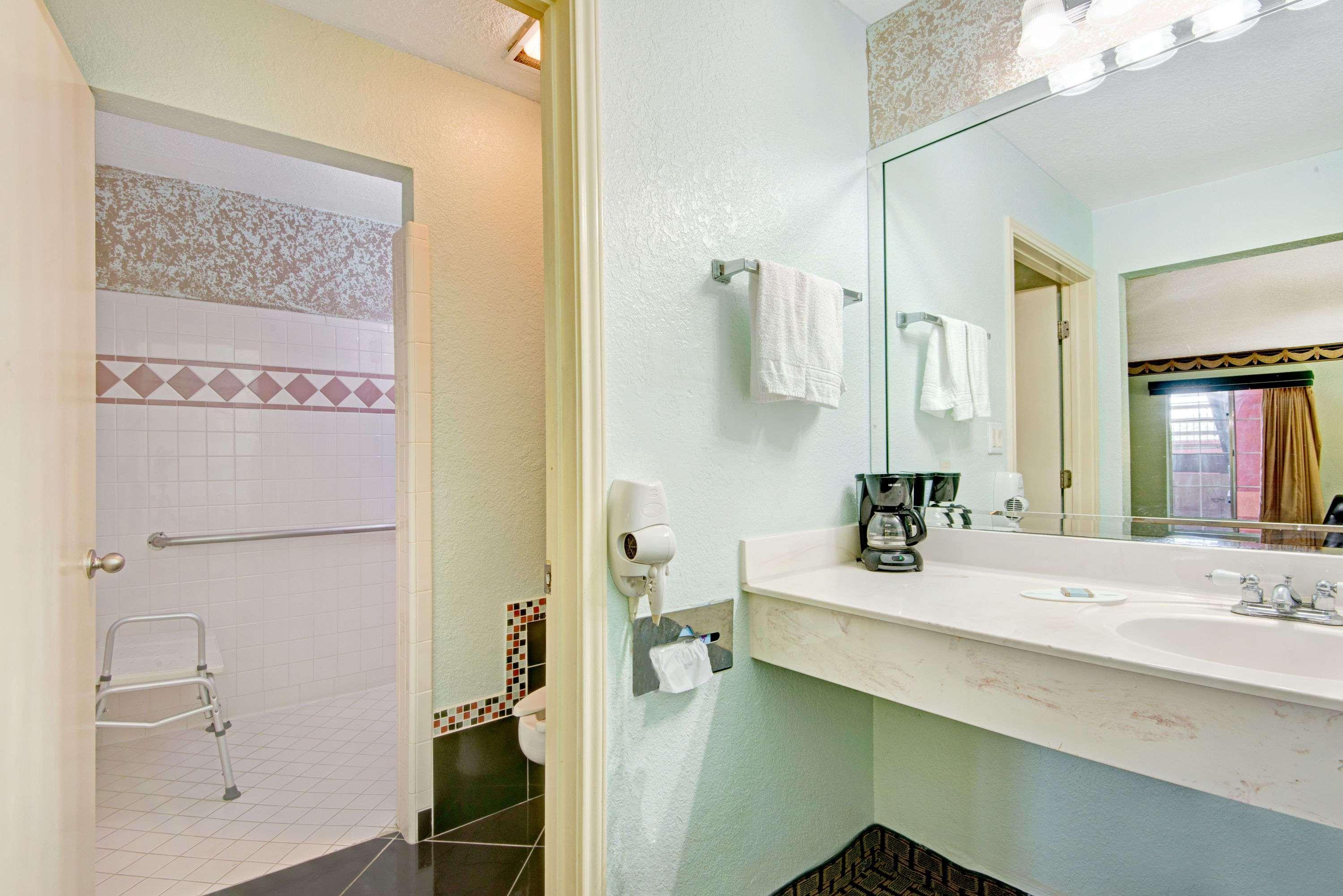 Econo Lodge Inn & Suites Near Lackland Afb San Antonio Buitenkant foto