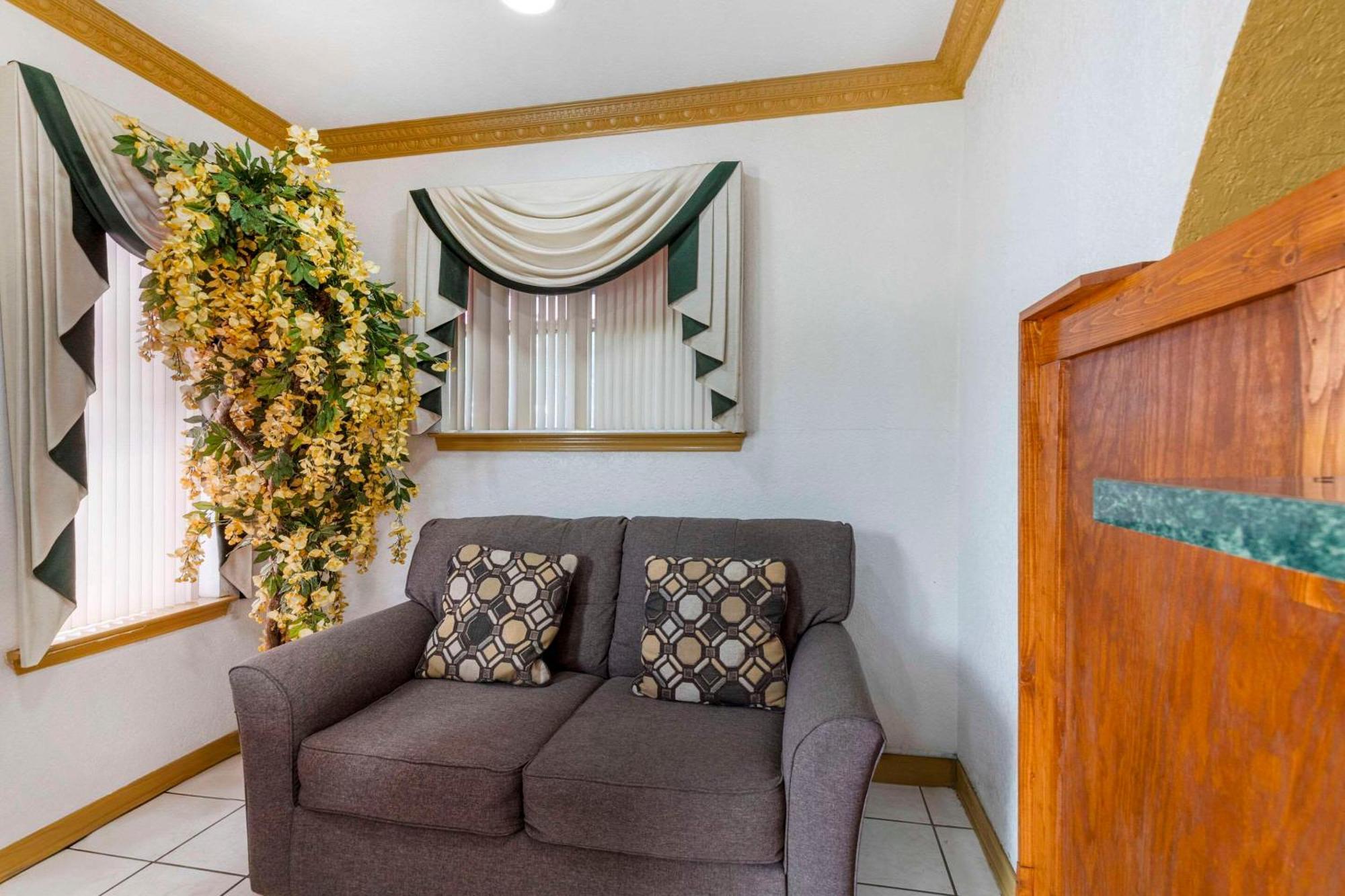 Econo Lodge Inn & Suites Near Lackland Afb San Antonio Buitenkant foto