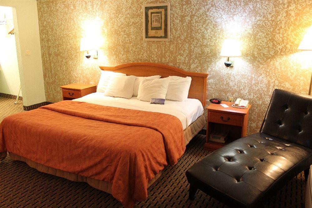 Econo Lodge Inn & Suites Near Lackland Afb San Antonio Buitenkant foto